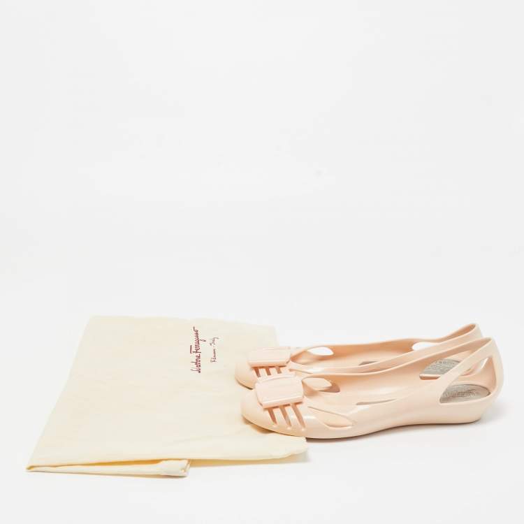Pre Owned Salvatore Ferragamo Light Pink Rubber Bermuda Ballet Flats Size 37.5