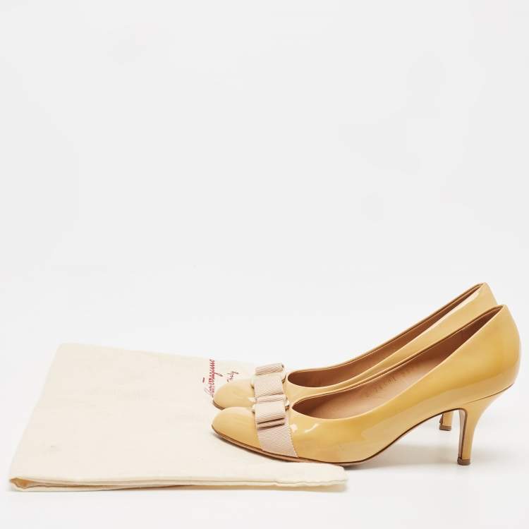 Pre Owned Salvatore Ferragamo Beige Patent Leather Vara Bow Block Heel Pumps Size 36.5