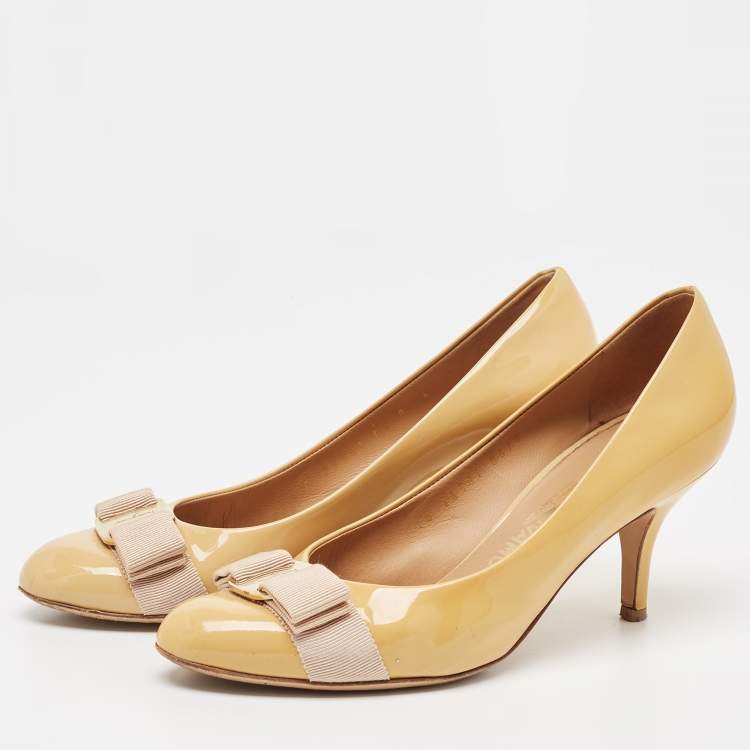 Pre Owned Salvatore Ferragamo Beige Patent Leather Vara Bow Block Heel Pumps Size 36.5