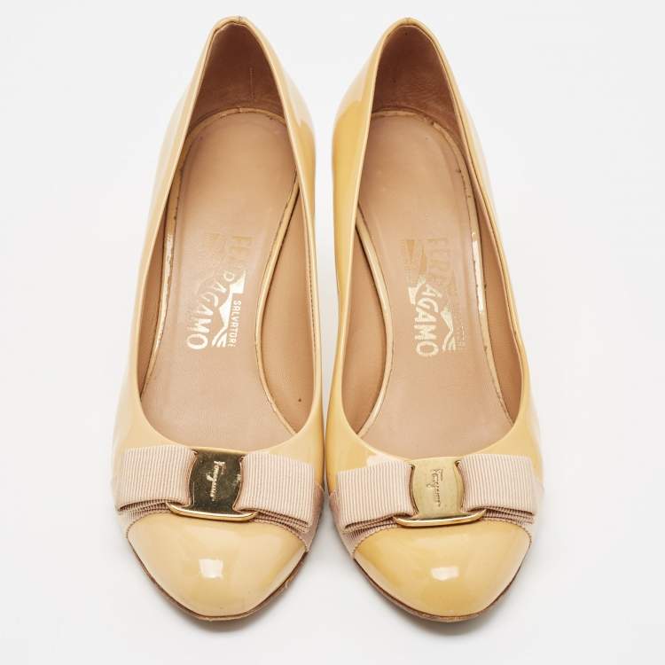 Pre Owned Salvatore Ferragamo Beige Patent Leather Vara Bow Block Heel Pumps Size 36.5