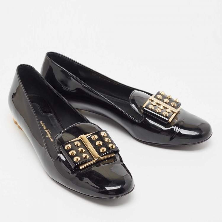 مملوكة مسبقًا Salvatore Ferragamo Black Patent Leather Smoking Slippers Size 40.5