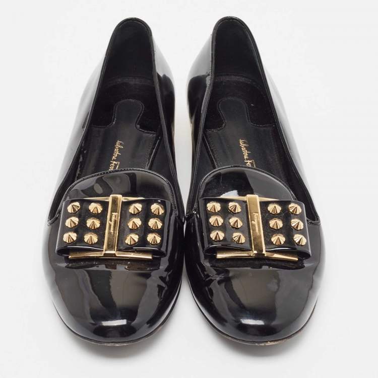 مملوكة مسبقًا Salvatore Ferragamo Black Patent Leather Smoking Slippers Size 40.5