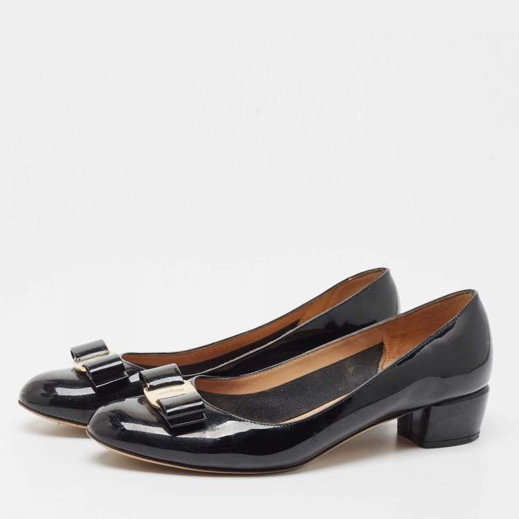 Pre Owned Salvatore Ferragamo Black Patent Leather Vara Bow Pumps Size 38