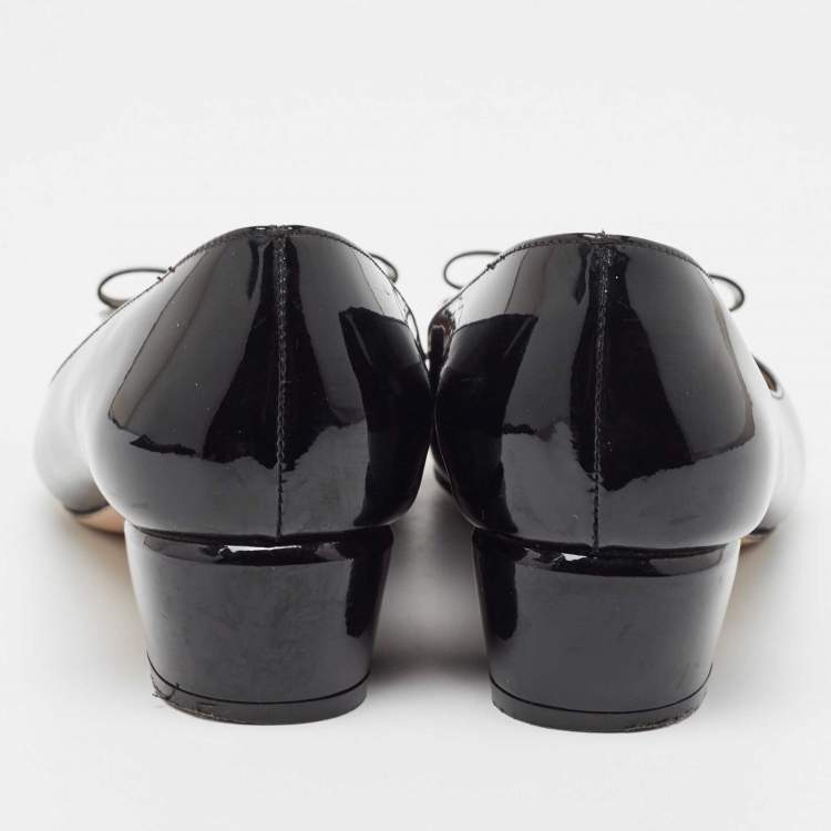 Pre Owned Salvatore Ferragamo Black Patent Leather Vara Bow Pumps Size 38