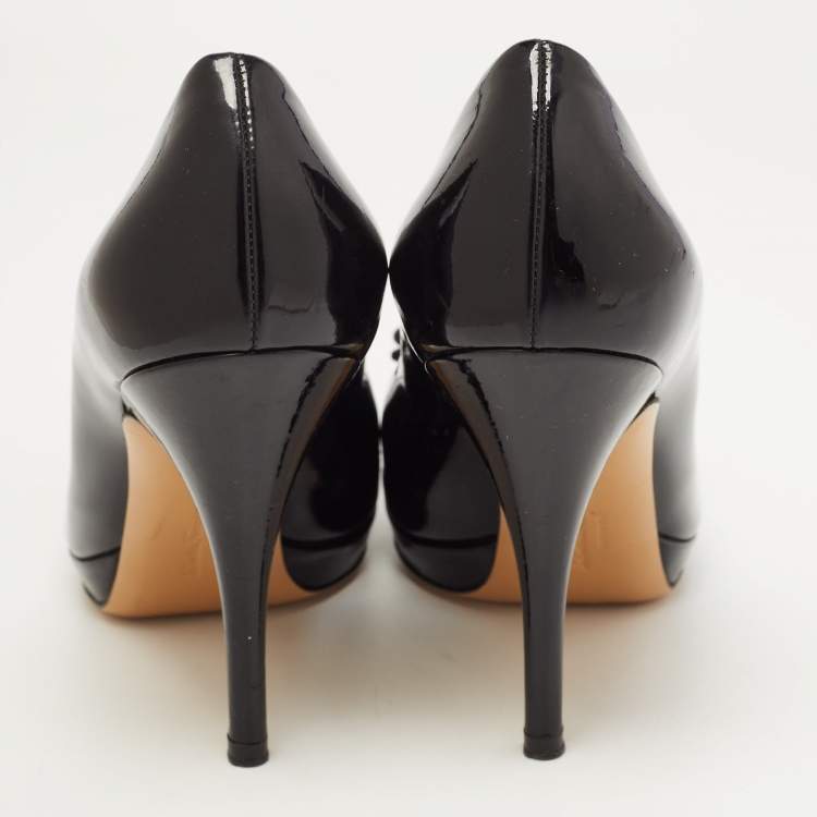 Pre Owned Salvatore Ferragamo Black Patent Leather Vara Bow Pumps Size 39
