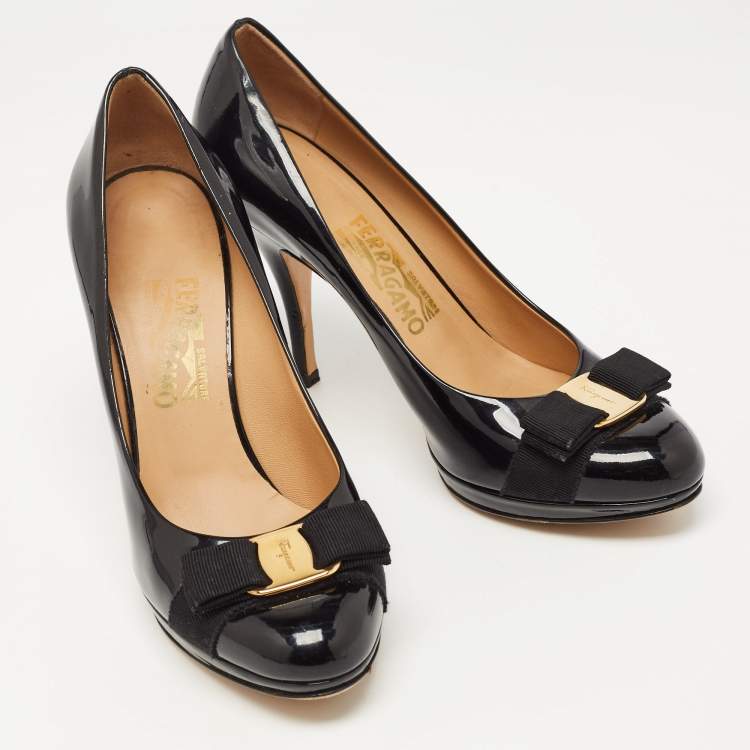 Pre Owned Salvatore Ferragamo Black Patent Leather Vara Bow Pumps Size 39