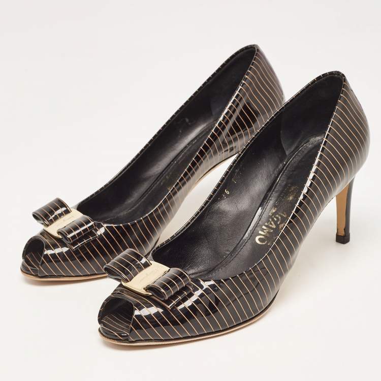 Pre Owned Salvatore Ferragamo Brown/Gold Patent Leather Vara Bow Pumps Size 39.5