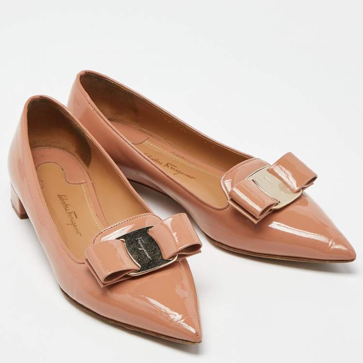 مملوكة مسبقًا Salvatore Ferragamo Peach Patent Leather Zeri Pointed Toe Ballet Flats Size 37.5
