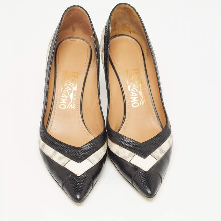 Pre Owned Salvatore Ferragamo Black/White Textured Leather Pointed Toe Pumps Size 38.5 