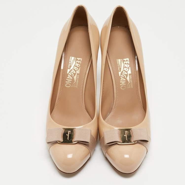 Pre Owned Salvatore Ferragamo Beige Patent Leather Vara Bow Pumps Size 41