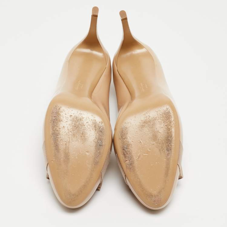 Pre Owned Salvatore Ferragamo Beige Patent Leather Vara Bow Pumps Size 41