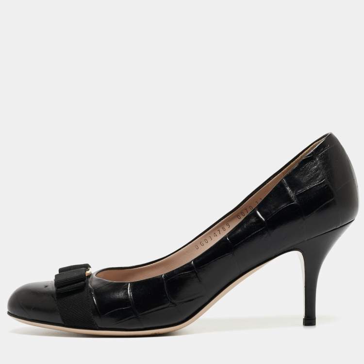 Pre Owned Salvatore Ferragamo Black Embossed Crocodile Vara Bow Pumps Size 41.5 