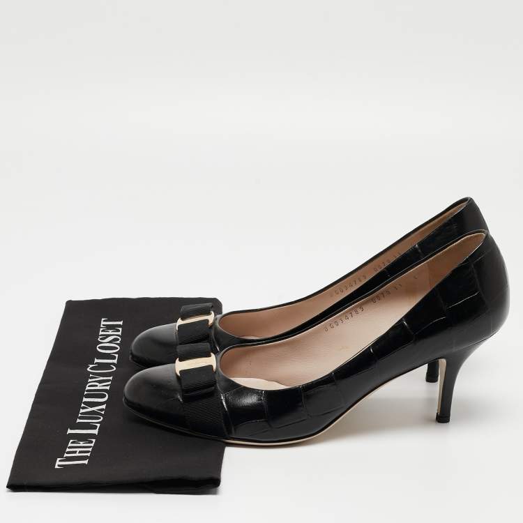 Pre Owned Salvatore Ferragamo Black Embossed Crocodile Vara Bow Pumps Size 41.5 