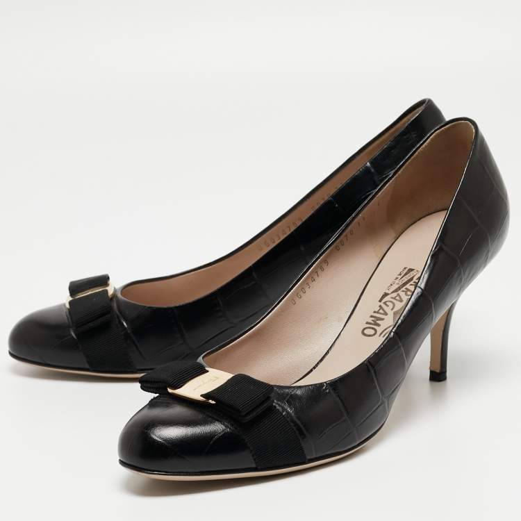 Pre Owned Salvatore Ferragamo Black Embossed Crocodile Vara Bow Pumps Size 41.5 