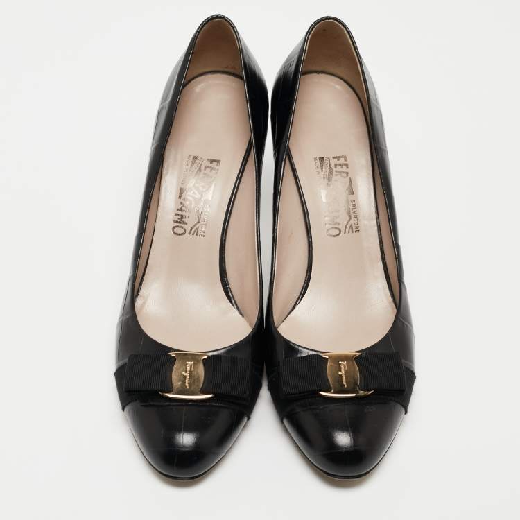 Pre Owned Salvatore Ferragamo Black Embossed Crocodile Vara Bow Pumps Size 41.5 