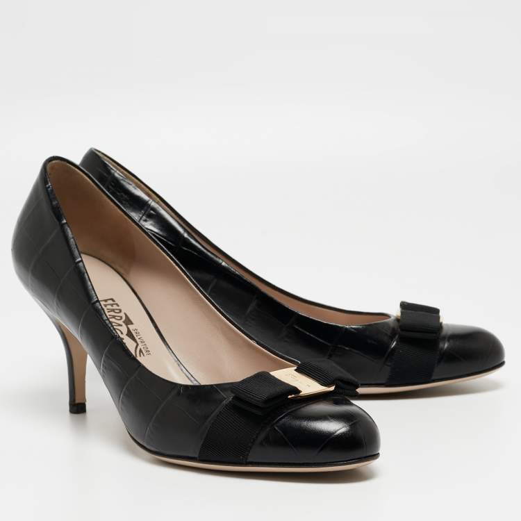 Pre Owned Salvatore Ferragamo Black Embossed Crocodile Vara Bow Pumps Size 41.5 