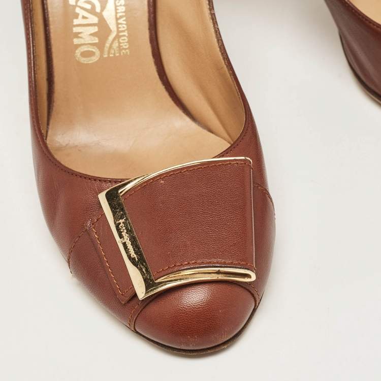 Pre Owned Salvatore Ferragamo Brown Leather Buckle Detail Pumps Size 38.5