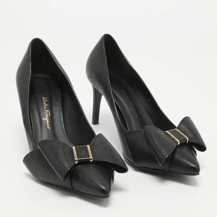 Pre Owned Salvatore Ferragamo Black Leather Bow Pointed Toe Pumps Size 37.5