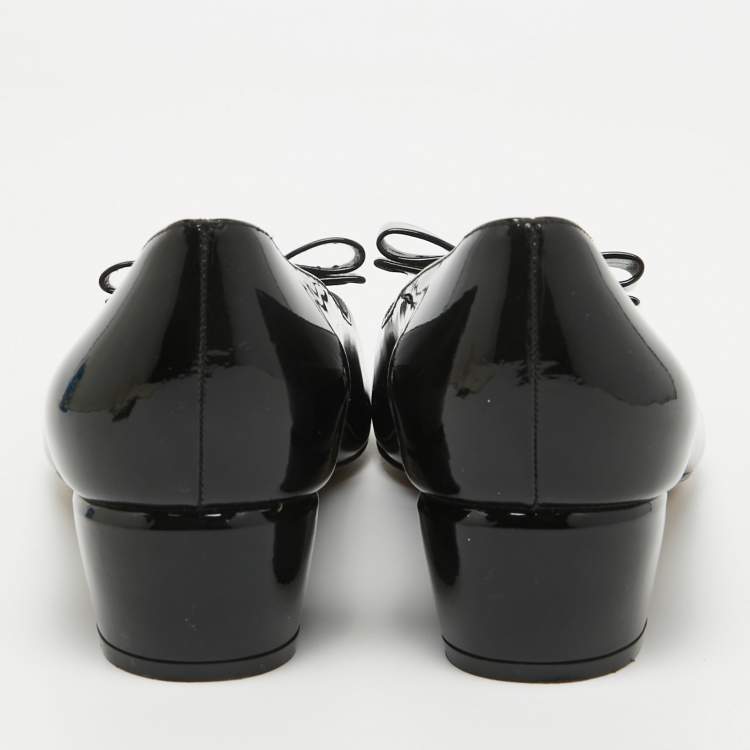 Pre Owned Salvatore Ferragamo Black Patent Leather Vara Bow Pumps Size 39