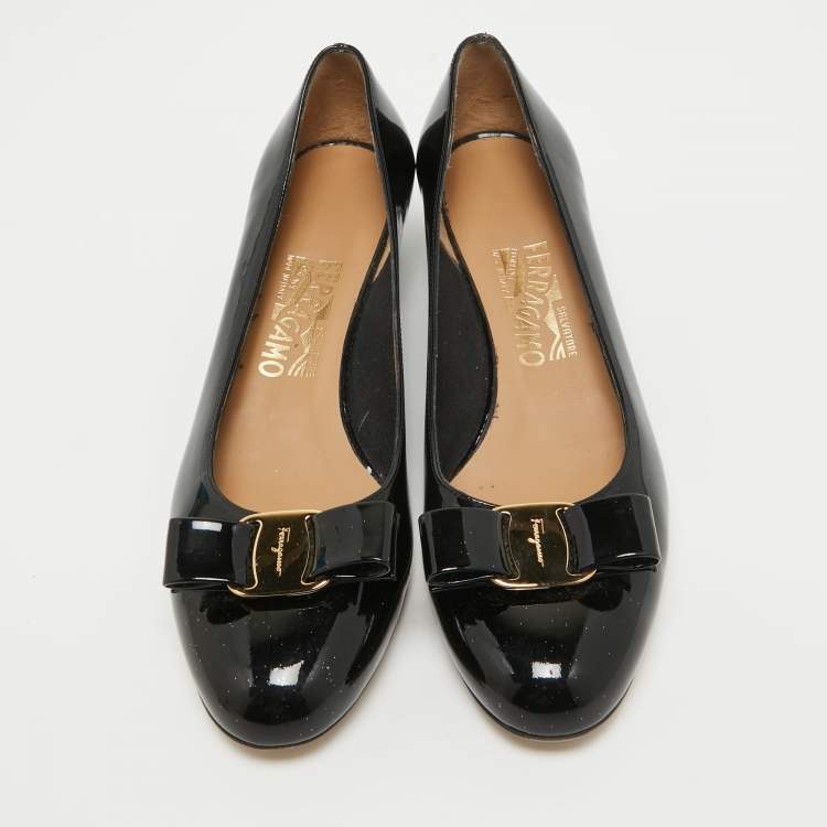 Pre Owned Salvatore Ferragamo Black Patent Leather Vara Bow Pumps Size 39