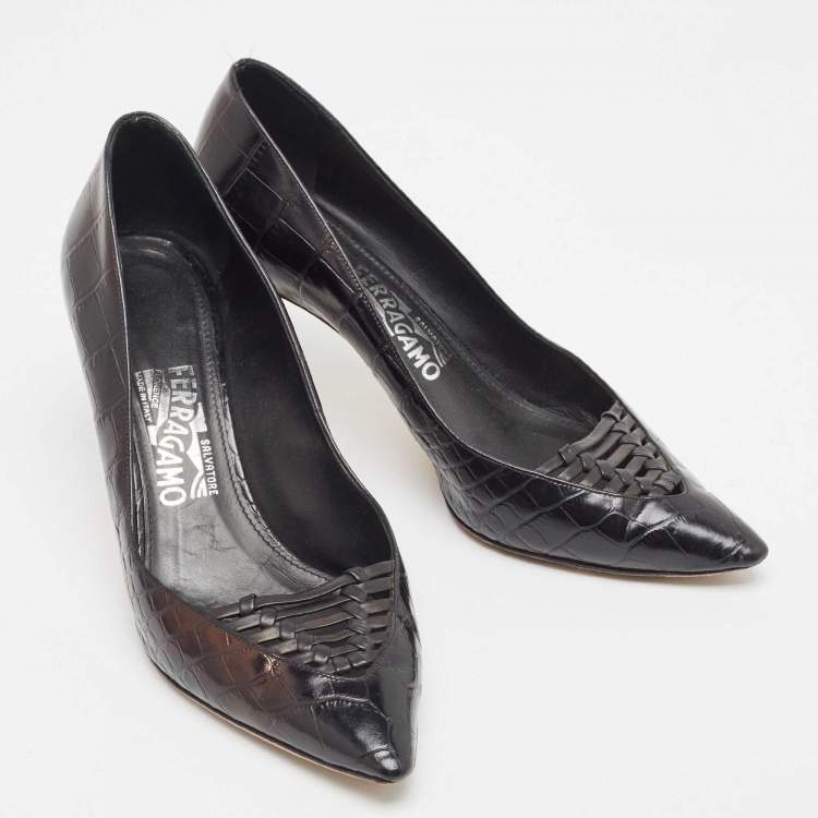مملوكة مسبقًا Salvatore Ferragamo Black Croc Leather Vara Pumps Size 39