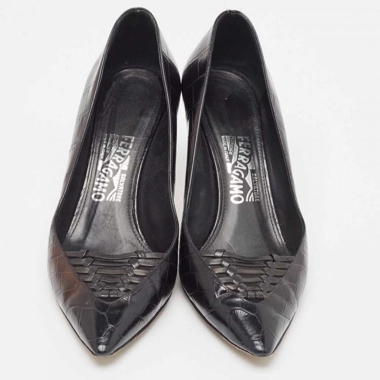 مملوكة مسبقًا Salvatore Ferragamo Black Croc Leather Vara Pumps Size 39