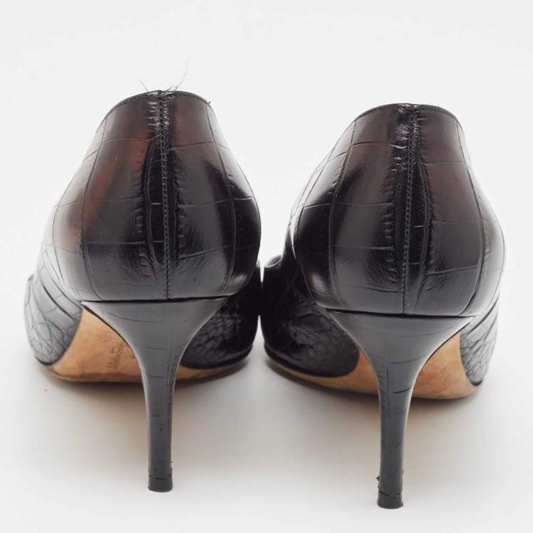 مملوكة مسبقًا Salvatore Ferragamo Black Croc Leather Vara Pumps Size 39