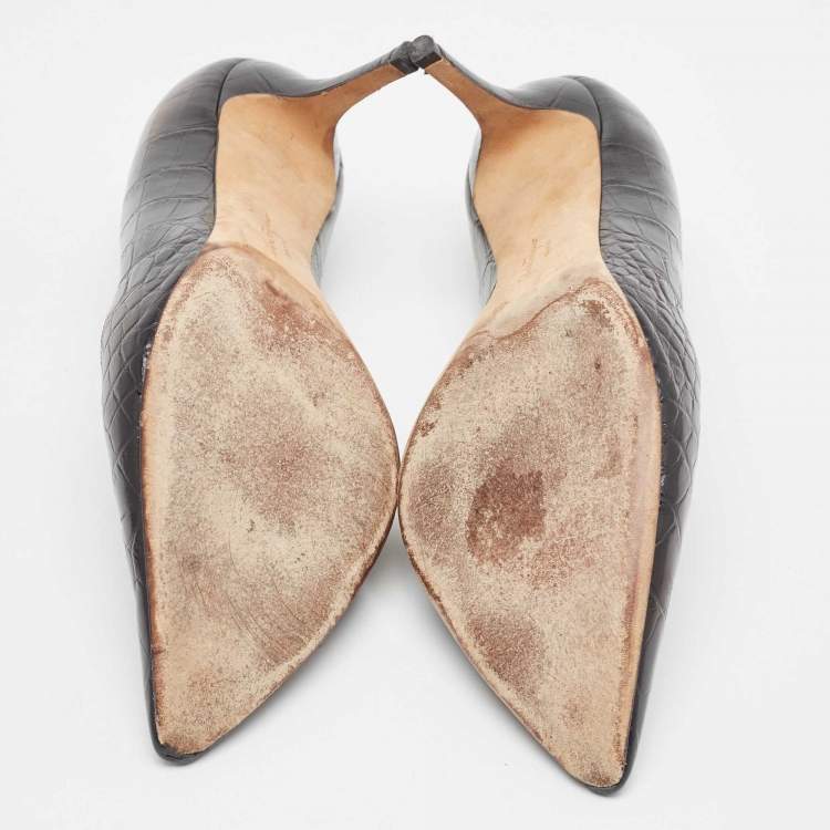 مملوكة مسبقًا Salvatore Ferragamo Black Croc Leather Vara Pumps Size 39