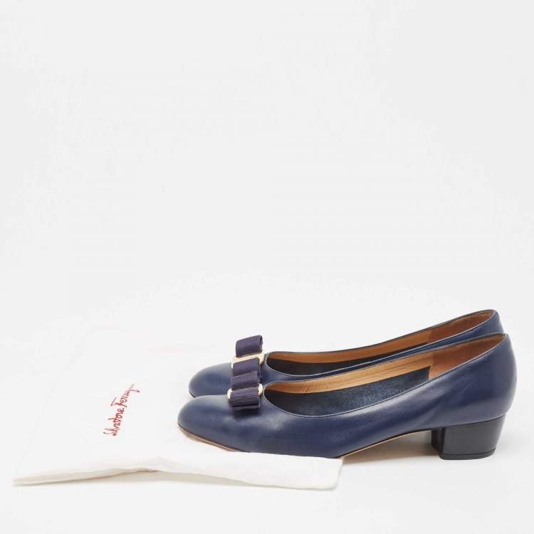 Pre Owned Salvatore Ferragamo Navy Blue Leather Vara Bow Pumps Size 39.5