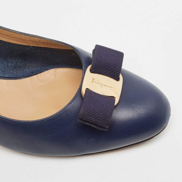 Pre Owned Salvatore Ferragamo Navy Blue Leather Vara Bow Pumps Size 39.5