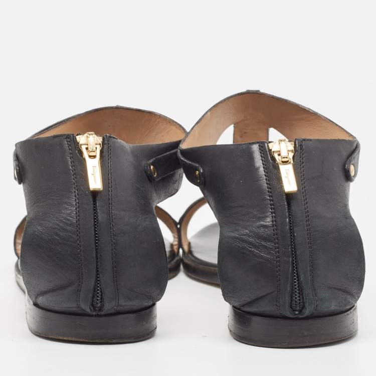 Pre Owned Salvatore Ferragamo Black Leather T Chan Detail Flat Sandals Size 39.5