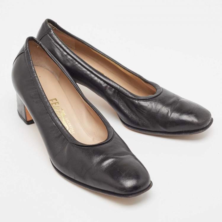 Pre Owned Salvatore Ferragamo Black Leather Pumps Size 37.5