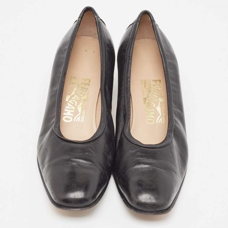Pre Owned Salvatore Ferragamo Black Leather Pumps Size 37.5