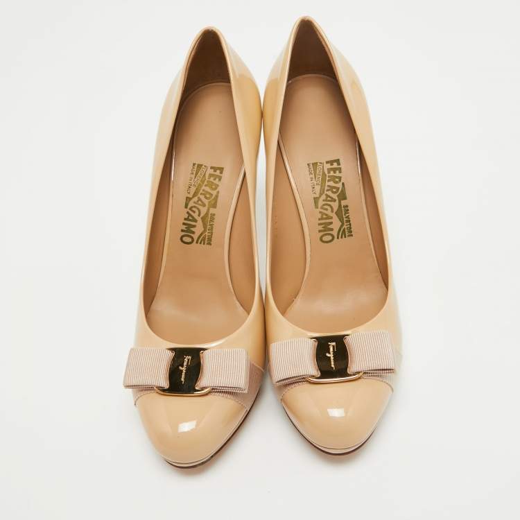Pre Owned Salvatore Ferragamo Beige Patent Leather Vara Bow Pumps Size 39.5