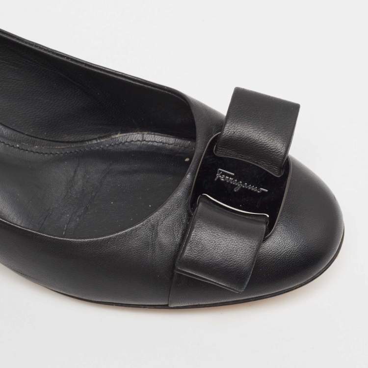 Pre Owned Salvatore Ferragamo Black Leather Vara Bow Pumps Size 39.5