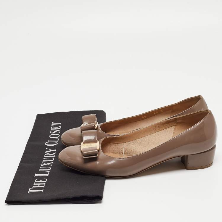 Pre Owned Salvatore Ferragamo Brown Patent Leather Vara Bow Pumps Size 37