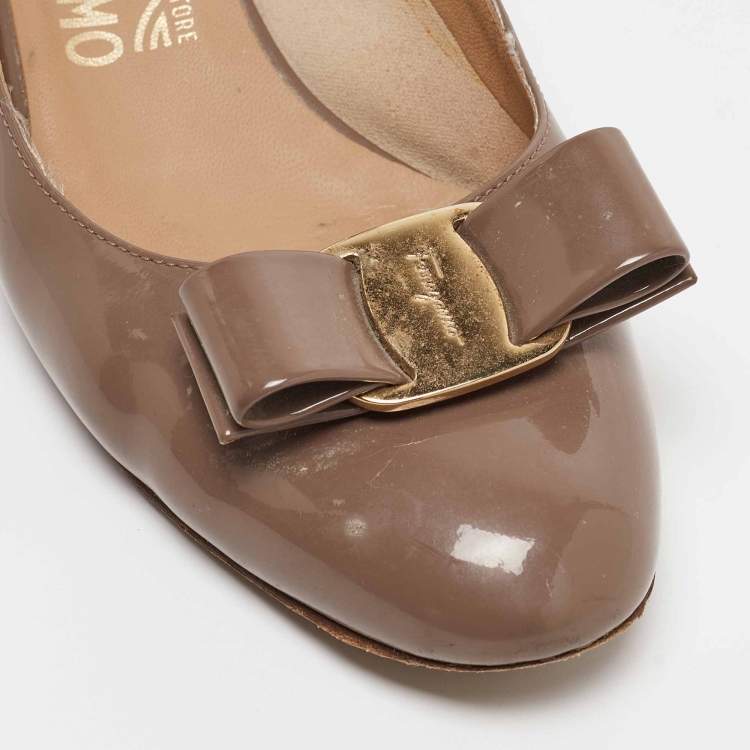 Pre Owned Salvatore Ferragamo Brown Patent Leather Vara Bow Pumps Size 37