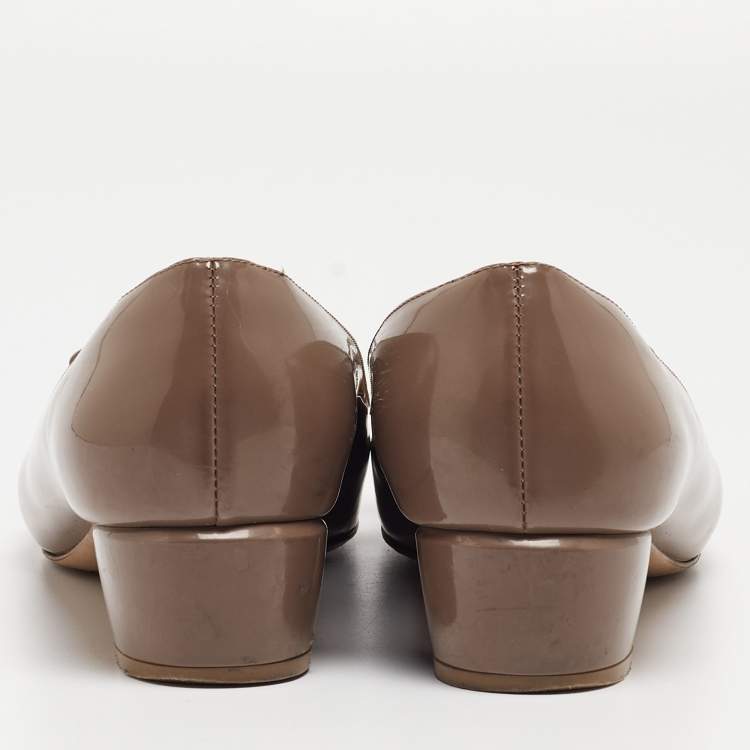Pre Owned Salvatore Ferragamo Brown Patent Leather Vara Bow Pumps Size 37