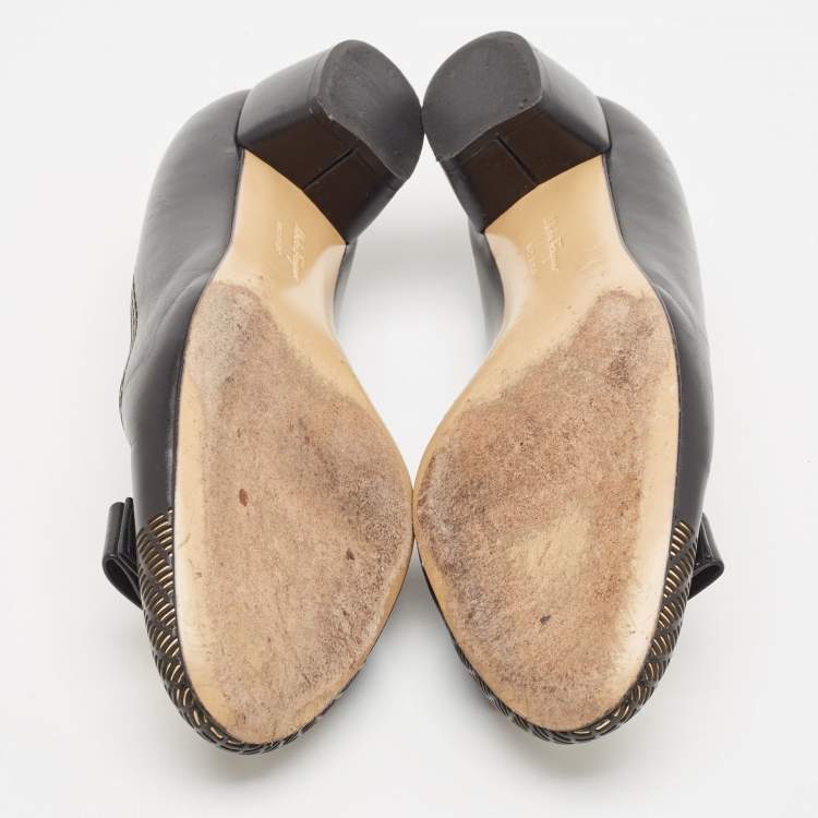 مملوكة مسبقًا Salvatore Ferragamo Black Leather Vara Stitch Block Heel Pumps Size 39.5