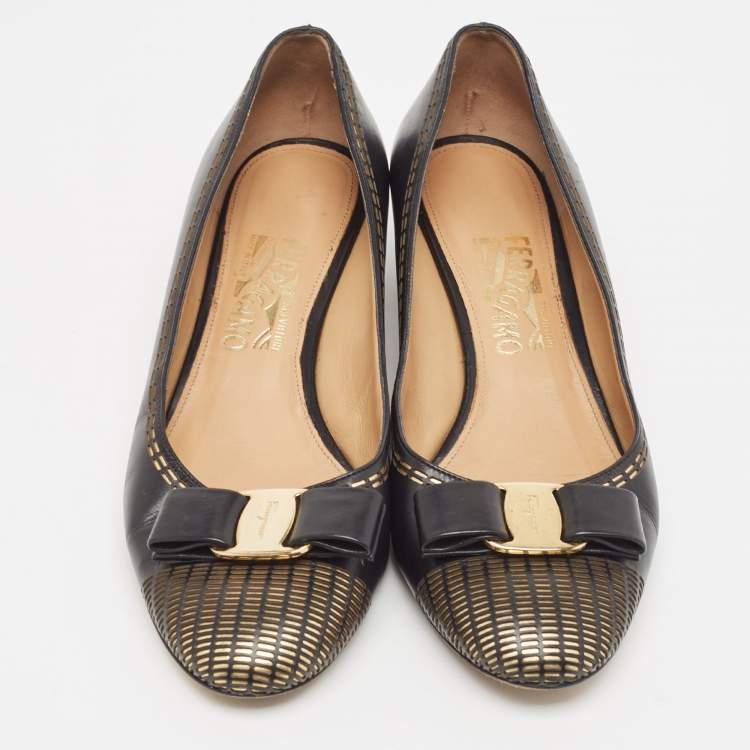 مملوكة مسبقًا Salvatore Ferragamo Black Leather Vara Stitch Block Heel Pumps Size 39.5