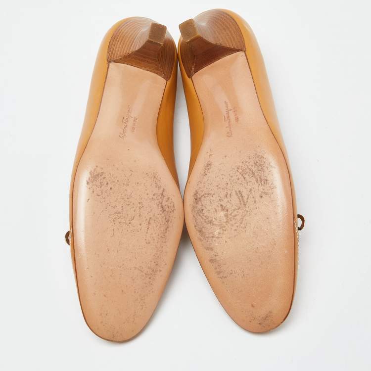 Pre Owned Salvatore Ferragamo Beige Leather Fresia Pumps Size 36