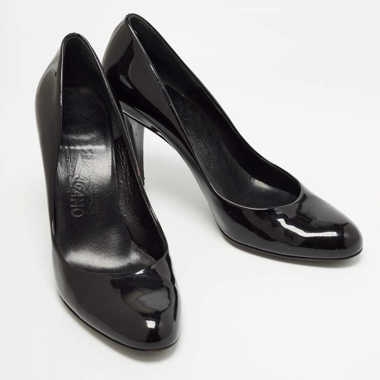 Pre Owned Salvatore Ferragamo Black Patent Leather Round Toe Pumps Size 38.5