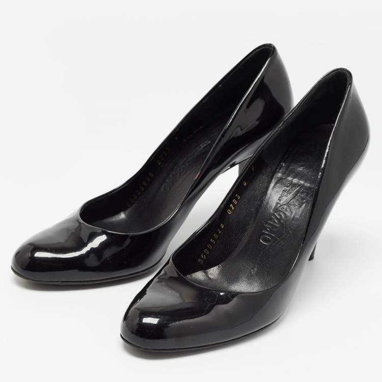 Pre Owned Salvatore Ferragamo Black Patent Leather Round Toe Pumps Size 38.5