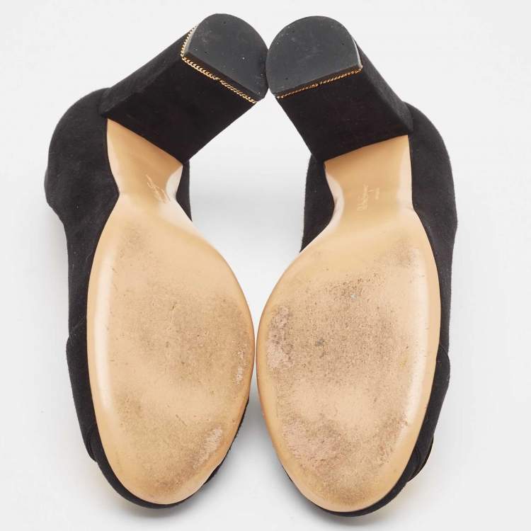 مملوكة مسبقًا Salvatore Ferragamo Black Suede Block Heel Pumps Size 37