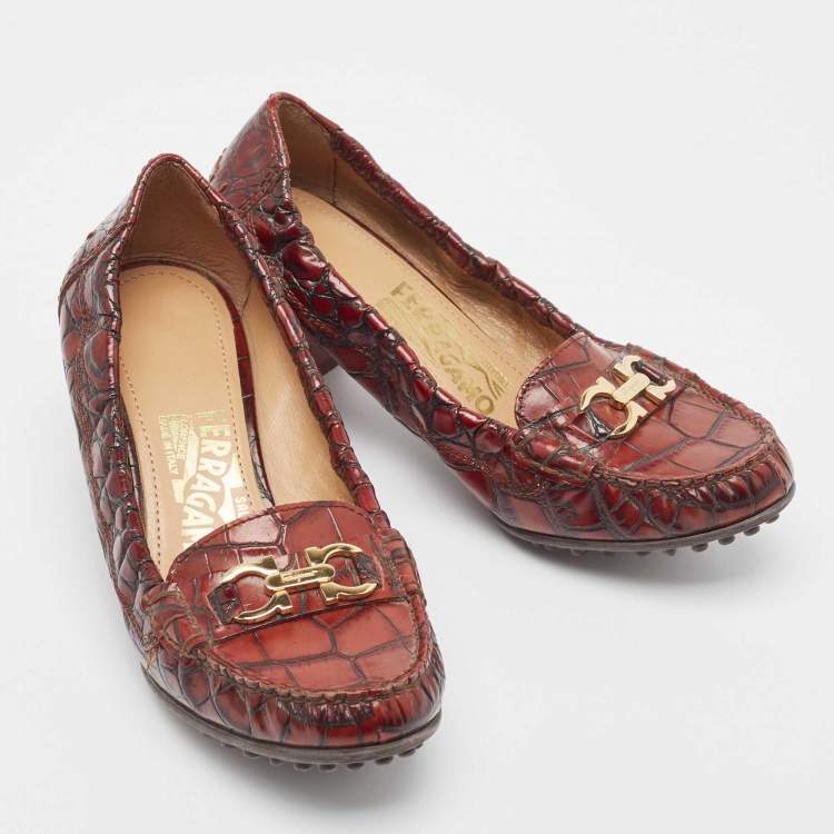 Pre Owned Salvatore Ferragamo Brown Crocodile Gancini Loafer Pumps Size 36.5