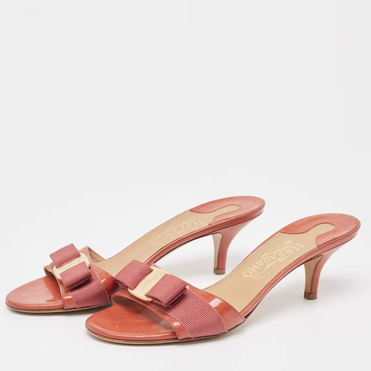 Pre Owned Salvatore Ferragamo Orange Patent Leather Bow Slide Sandals Size 37.5