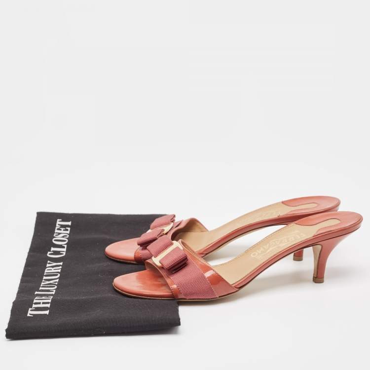 Pre Owned Salvatore Ferragamo Orange Patent Leather Bow Slide Sandals Size 37.5