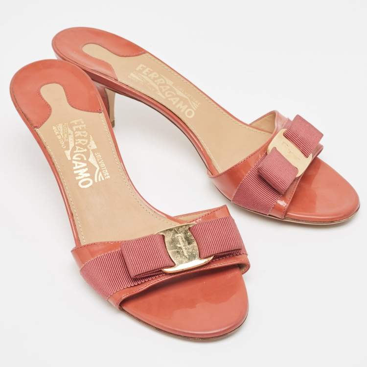 Pre Owned Salvatore Ferragamo Orange Patent Leather Bow Slide Sandals Size 37.5