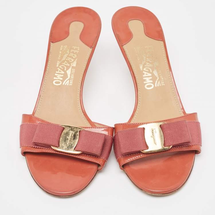 Pre Owned Salvatore Ferragamo Orange Patent Leather Bow Slide Sandals Size 37.5
