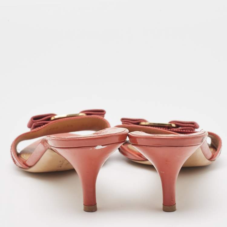 Pre Owned Salvatore Ferragamo Orange Patent Leather Bow Slide Sandals Size 37.5